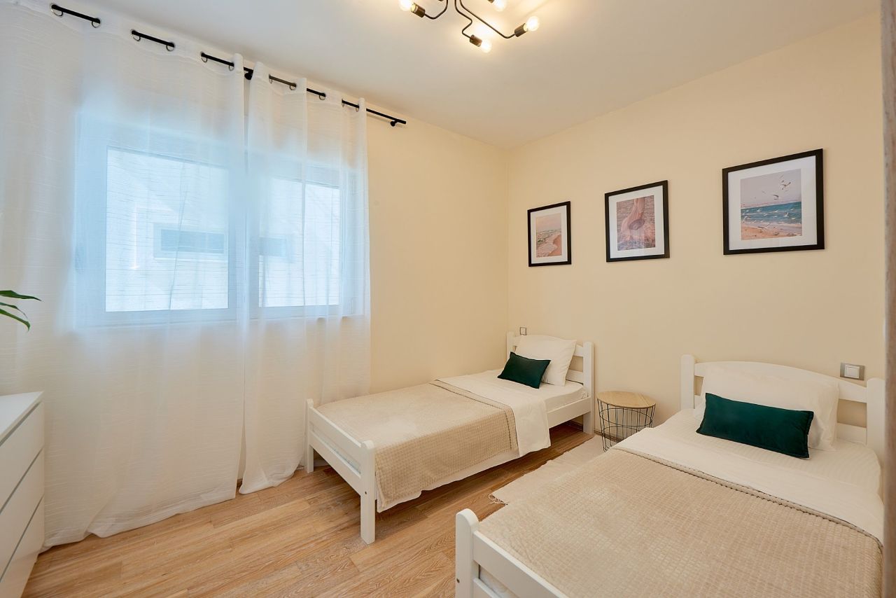 Apartment in Dobrota, Montenegro, 75 m² - picture 11