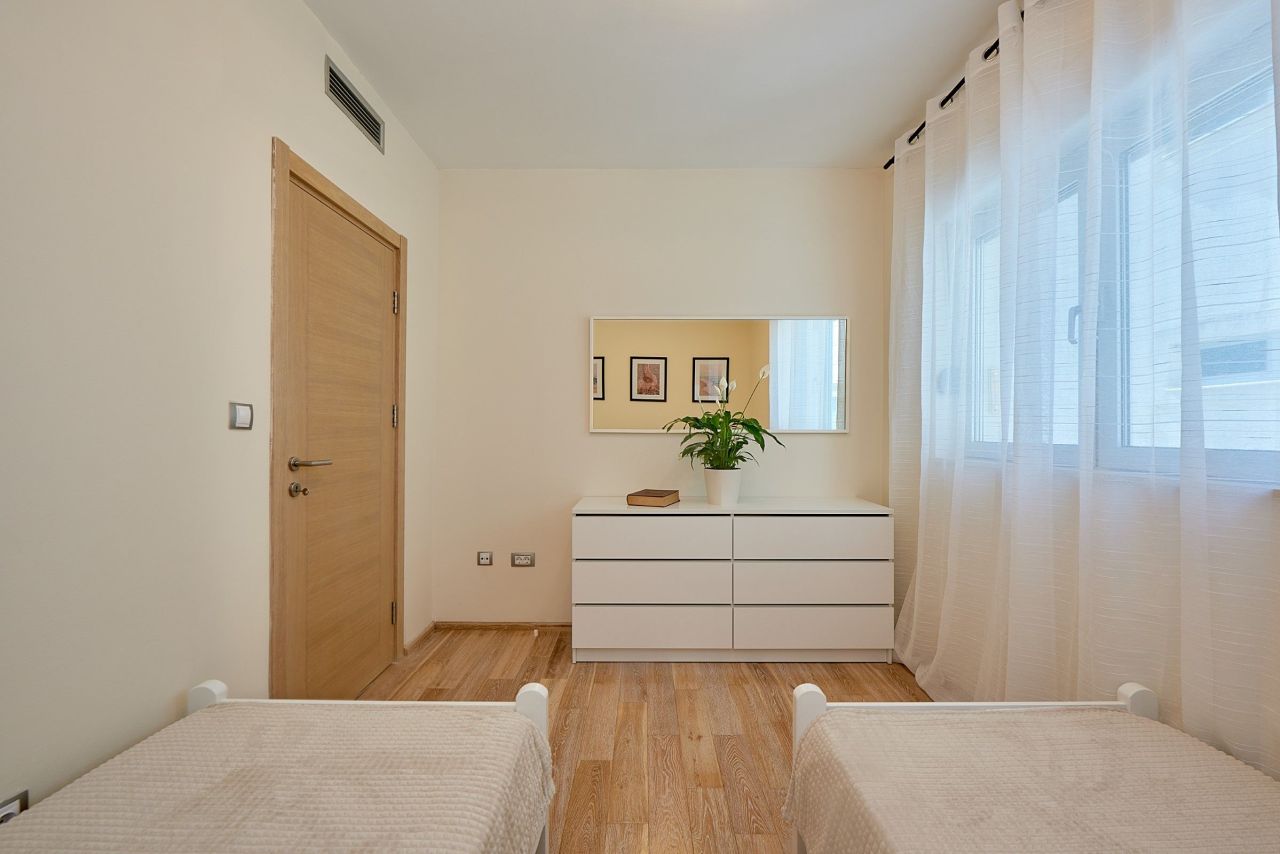 Apartment in Dobrota, Montenegro, 75 m² - picture 12