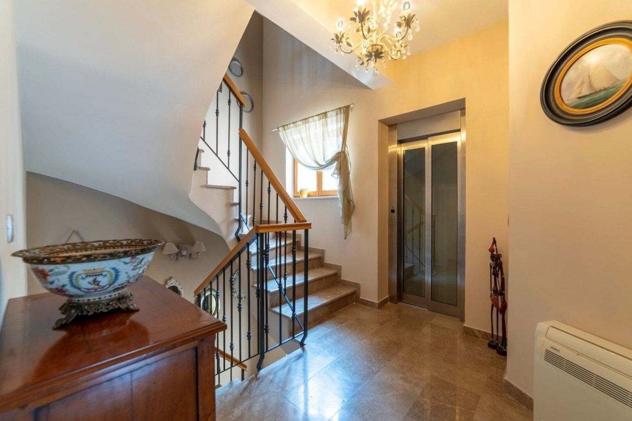 Apartment in Dobrota, Montenegro, 112 m² - picture 12