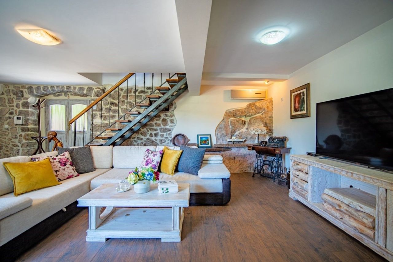 Casa en Tivat, Montenegro, 170 m² - imagen 12