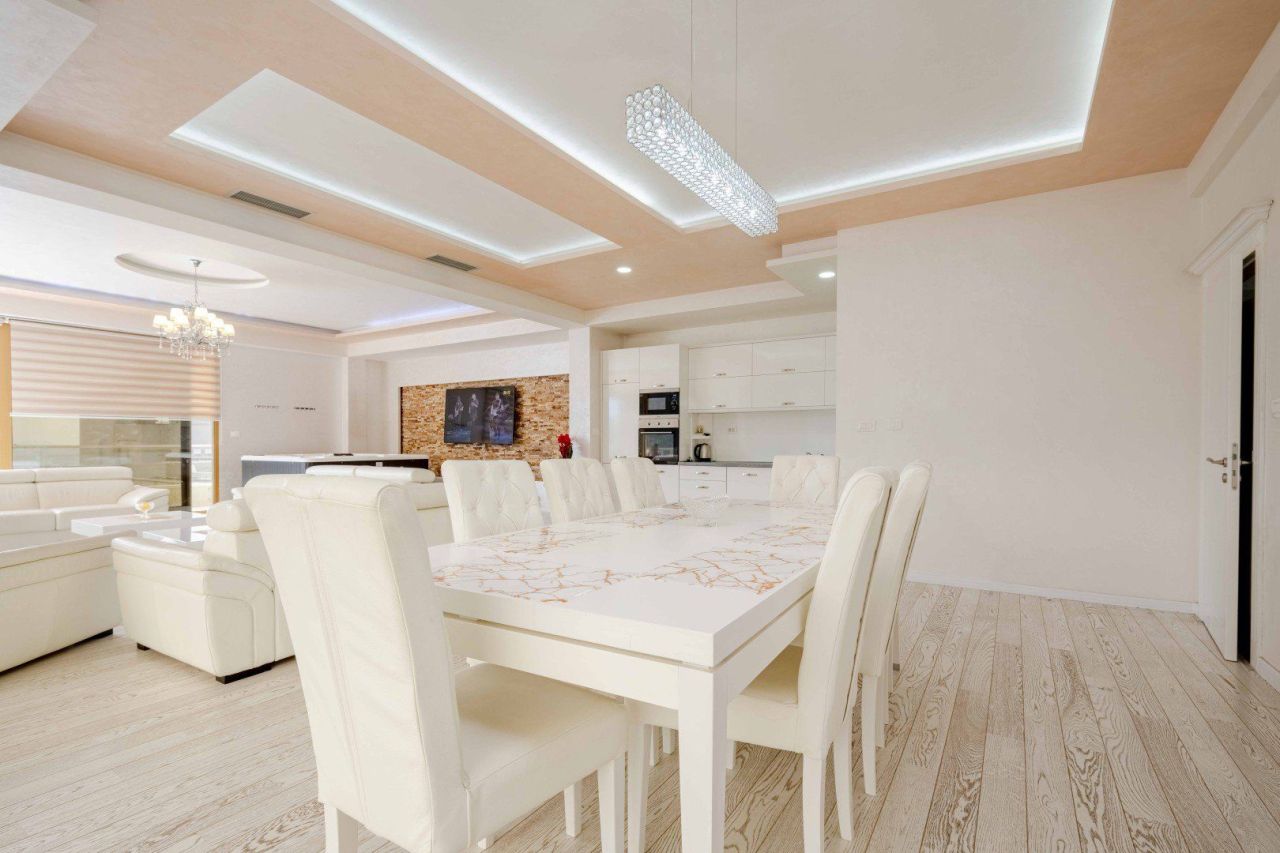 Apartamento en Budva, Montenegro, 210 m² - imagen 12