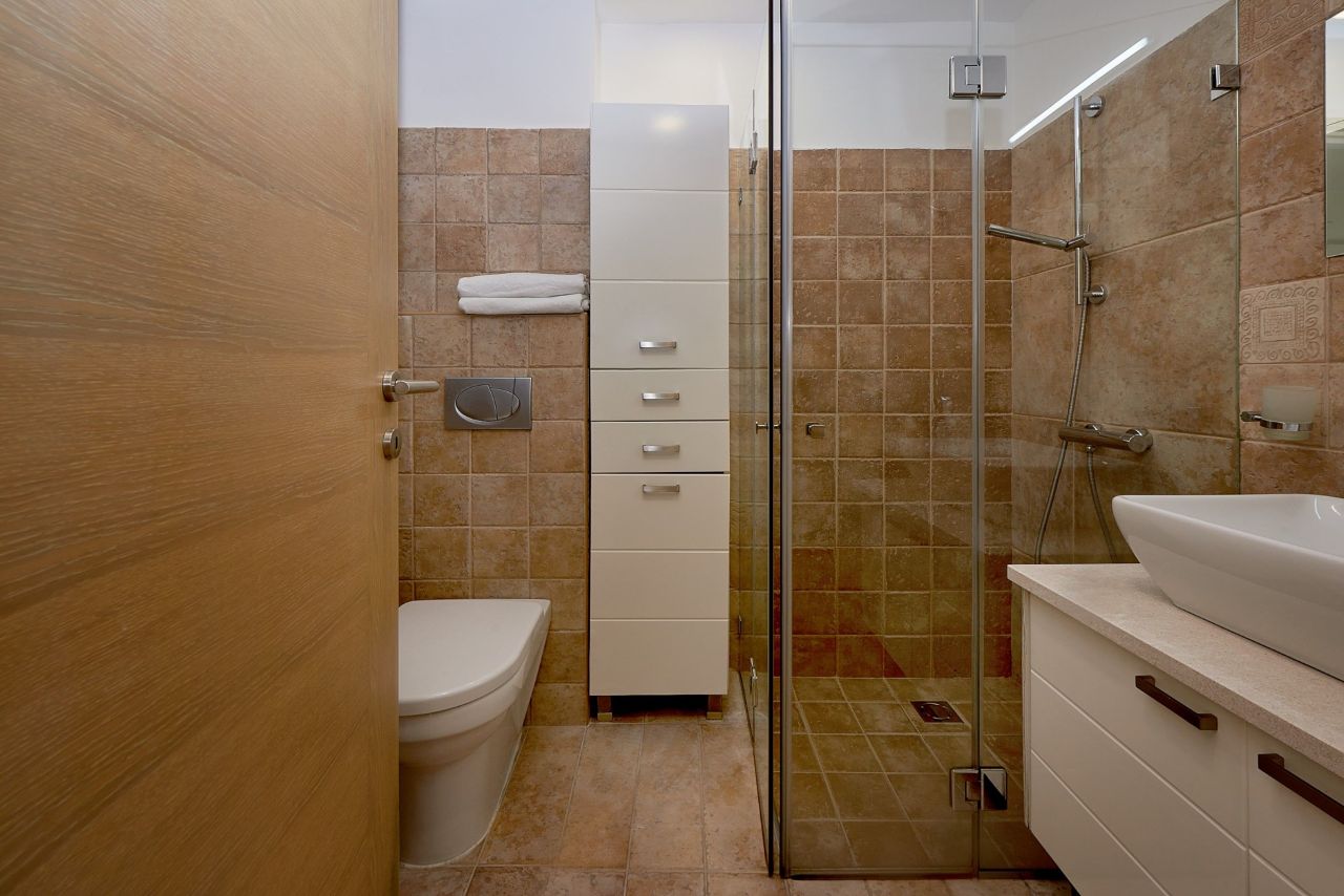 Apartment in Dobrota, Montenegro, 75 m² - picture 13