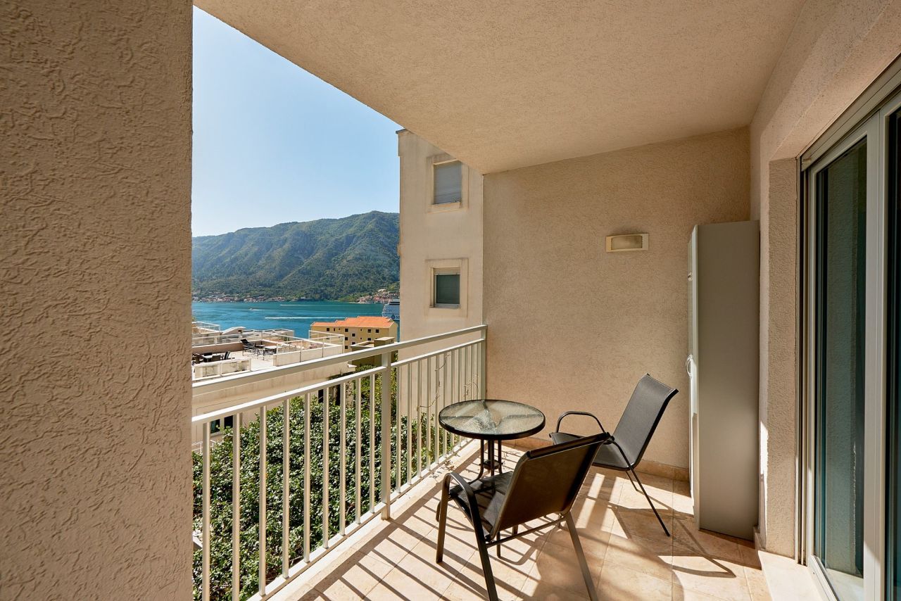 Apartment in Dobrota, Montenegro, 75 m² - picture 14