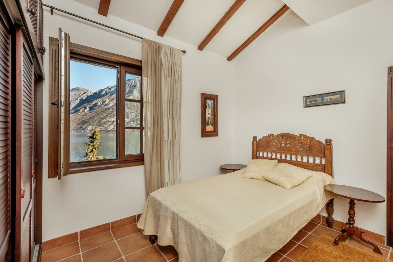 Apartment in Kostanjica, Montenegro, 92 m² - picture 14