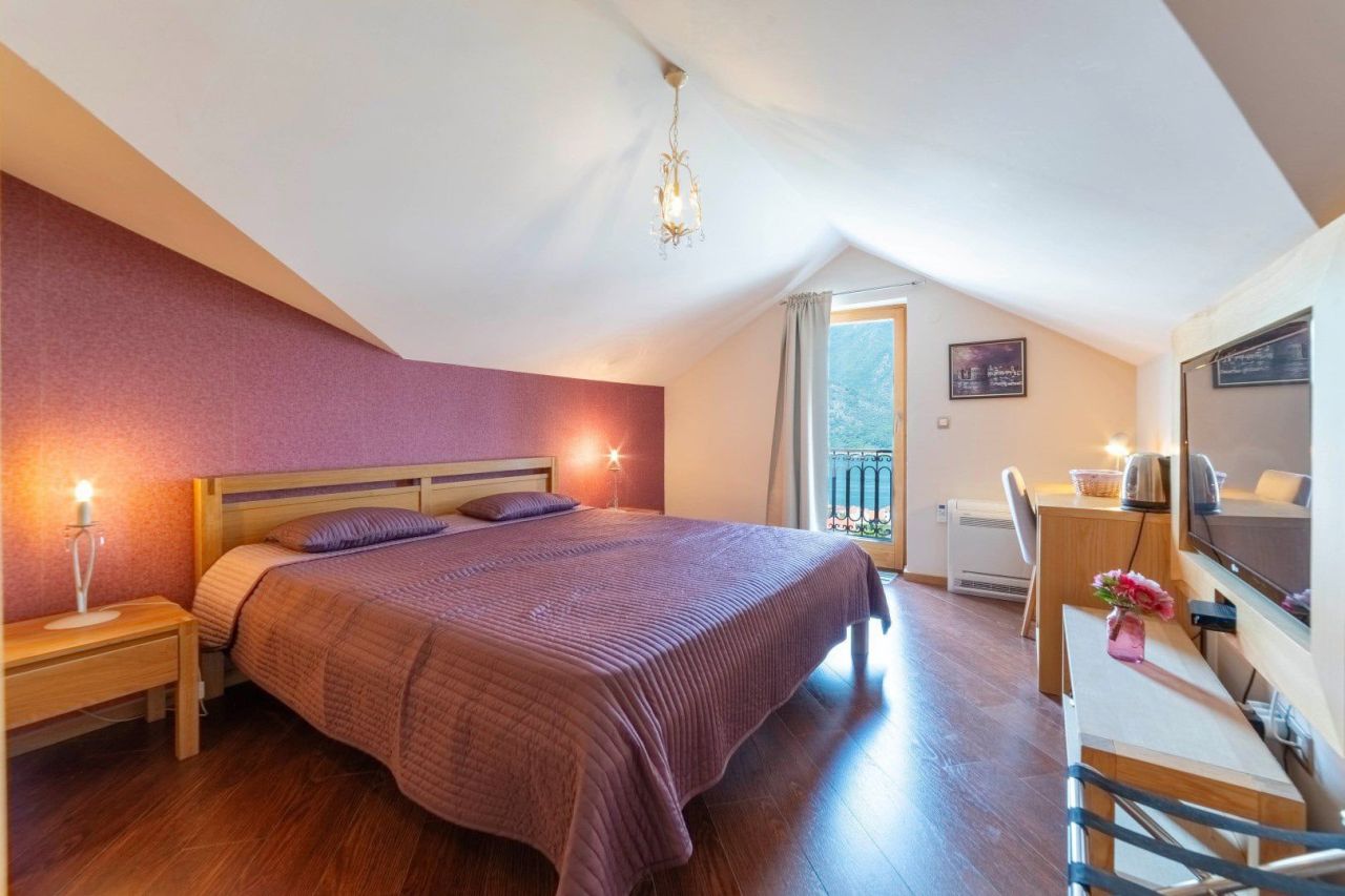 Apartment in Dobrota, Montenegro, 112 m² - picture 15