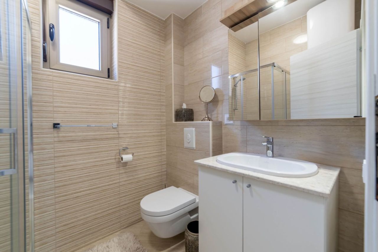 Apartment in Dobrota, Montenegro, 75 m² - picture 16