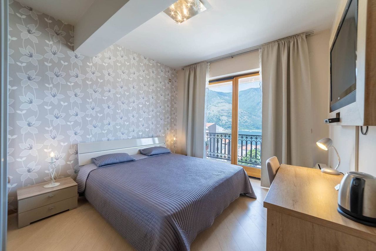 Apartment in Dobrota, Montenegro, 112 m² - picture 16