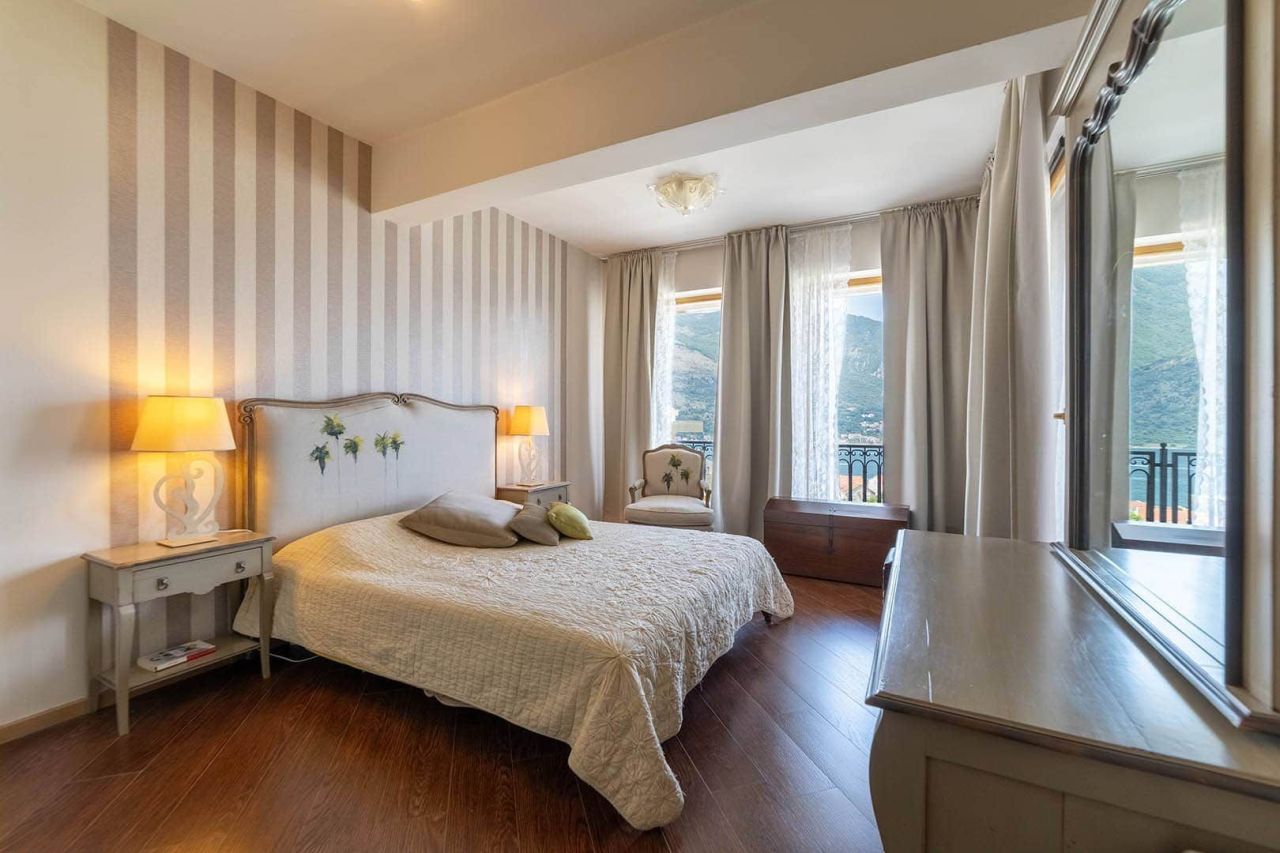 Apartment in Dobrota, Montenegro, 112 m² - picture 17