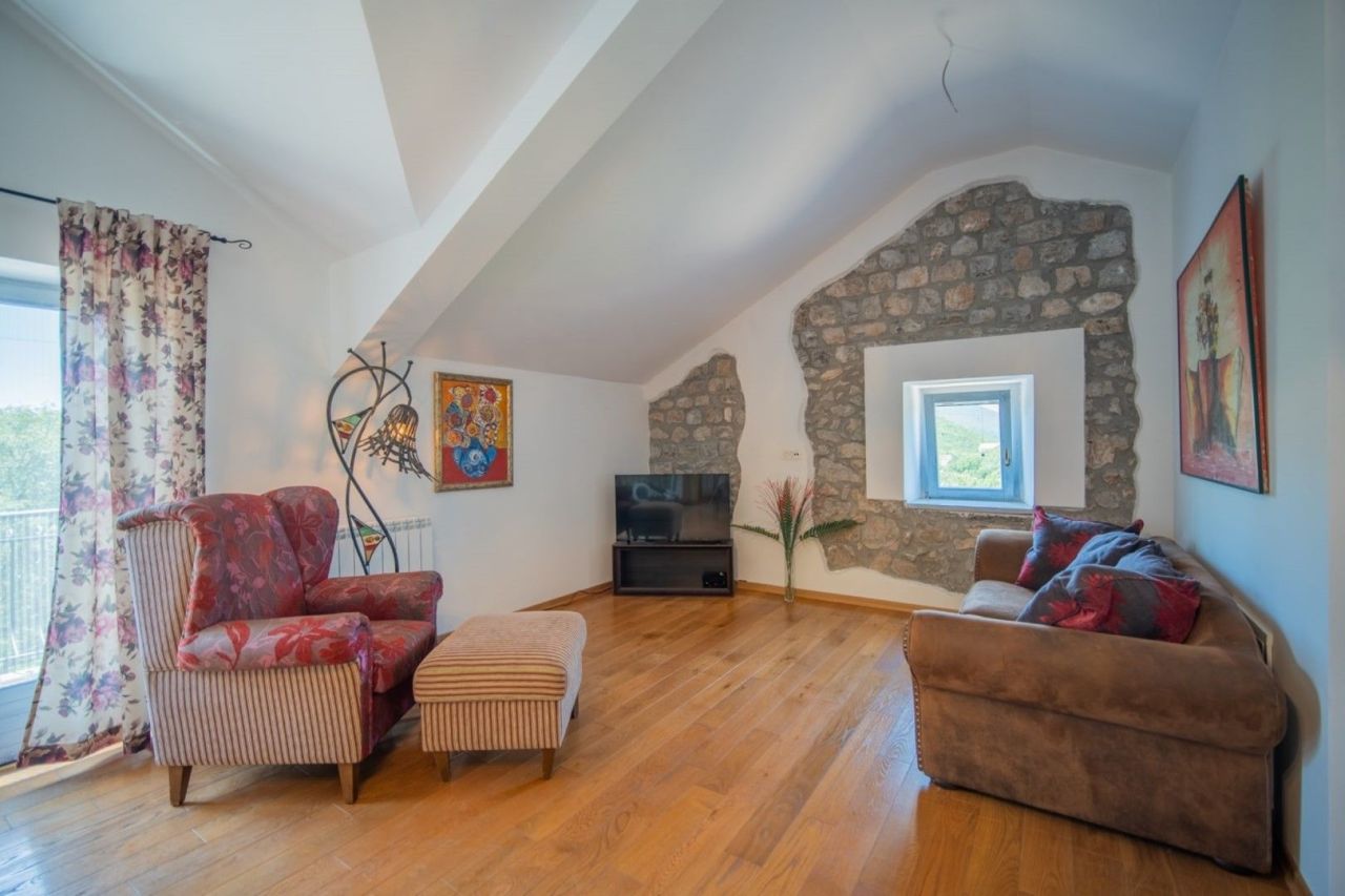 Casa en Tivat, Montenegro, 170 m² - imagen 17