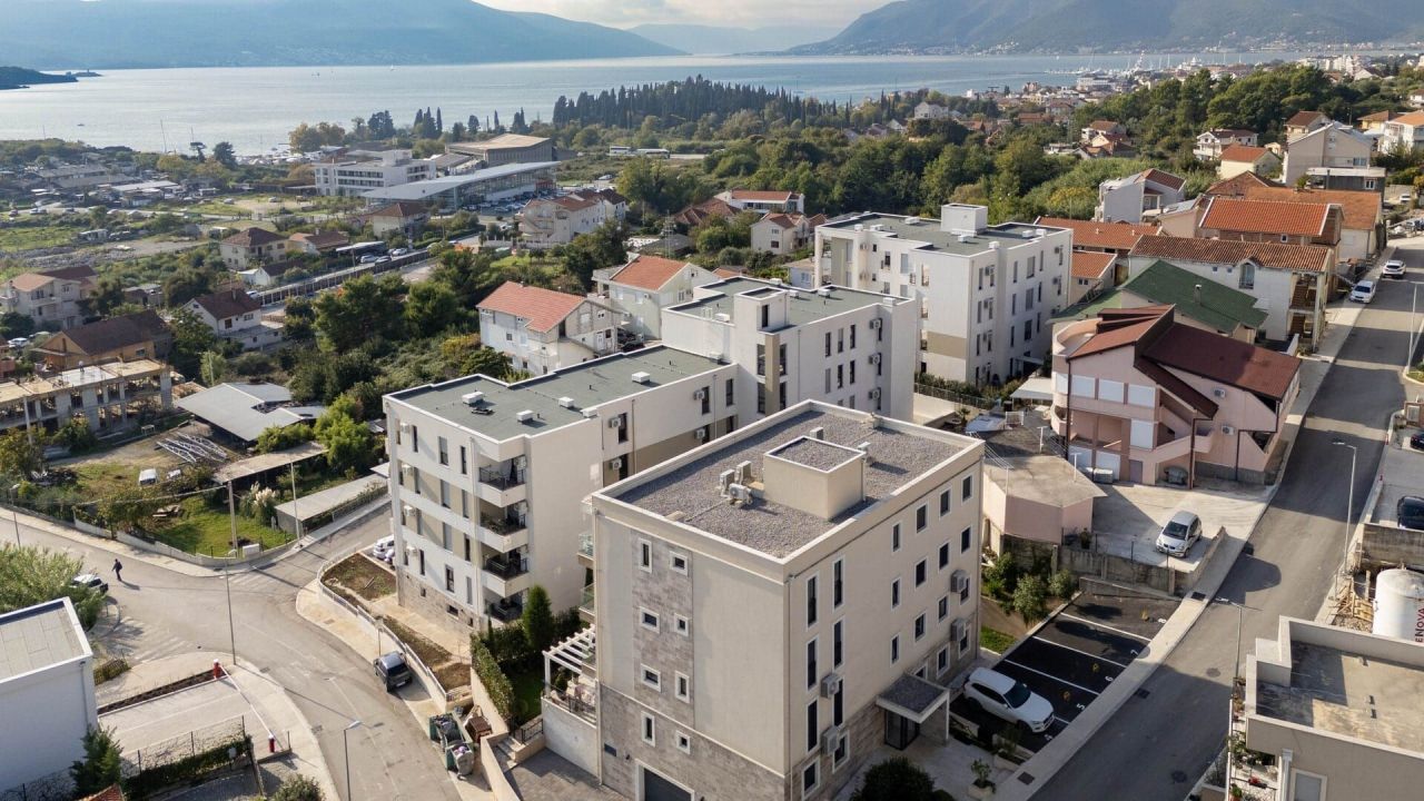 Apartment in Tivat, Montenegro, 62 m² - picture 19