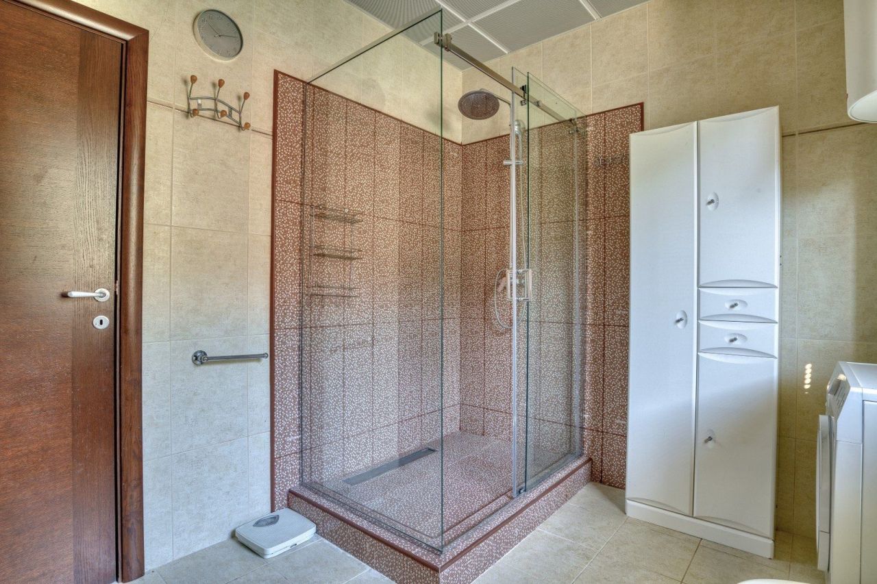 Apartment in Sveti Stefan, Montenegro, 146 m² - picture 19