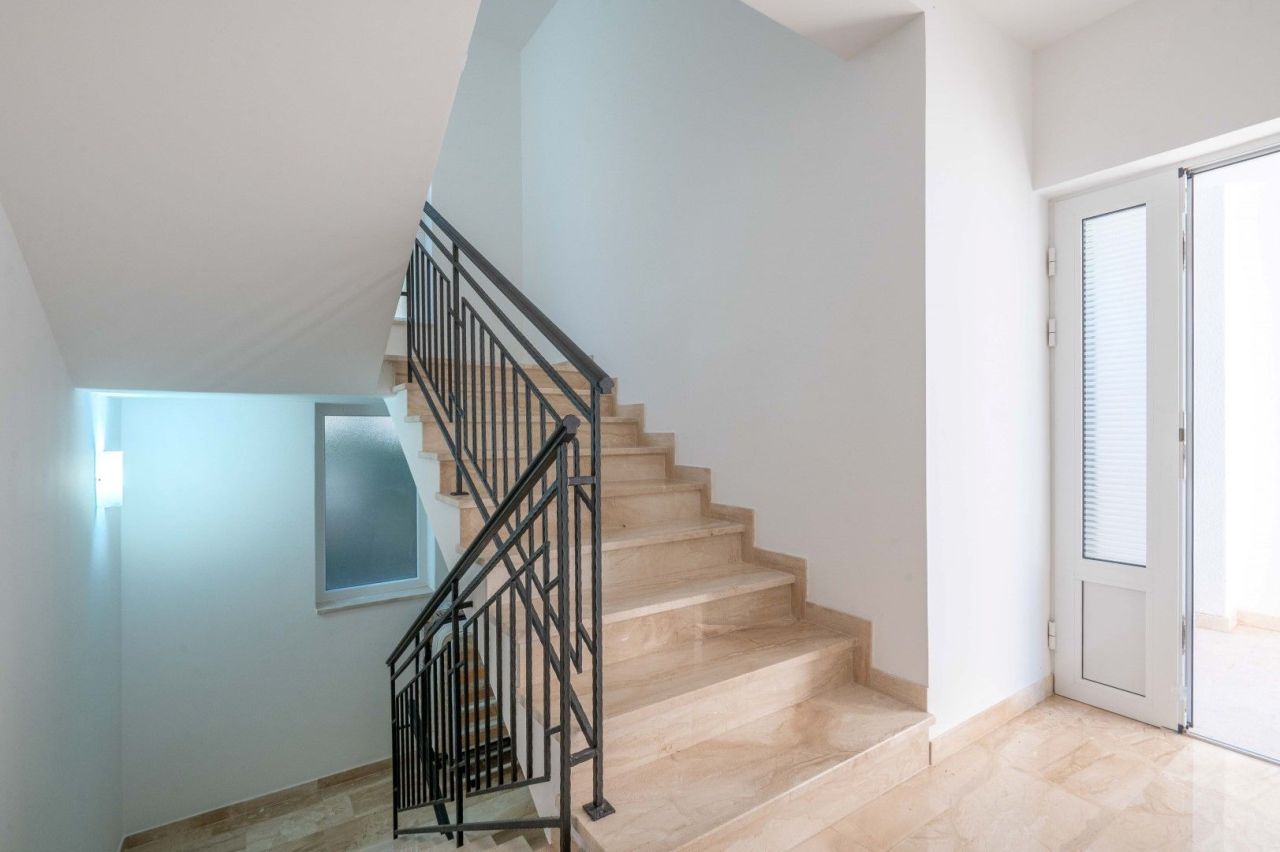 Villa en Budva, Montenegro, 400 m² - imagen 19