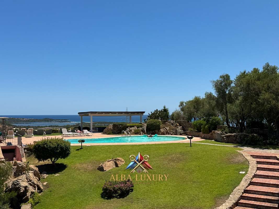 Villa à San Teodoro, Italie, 400 m² - image 1