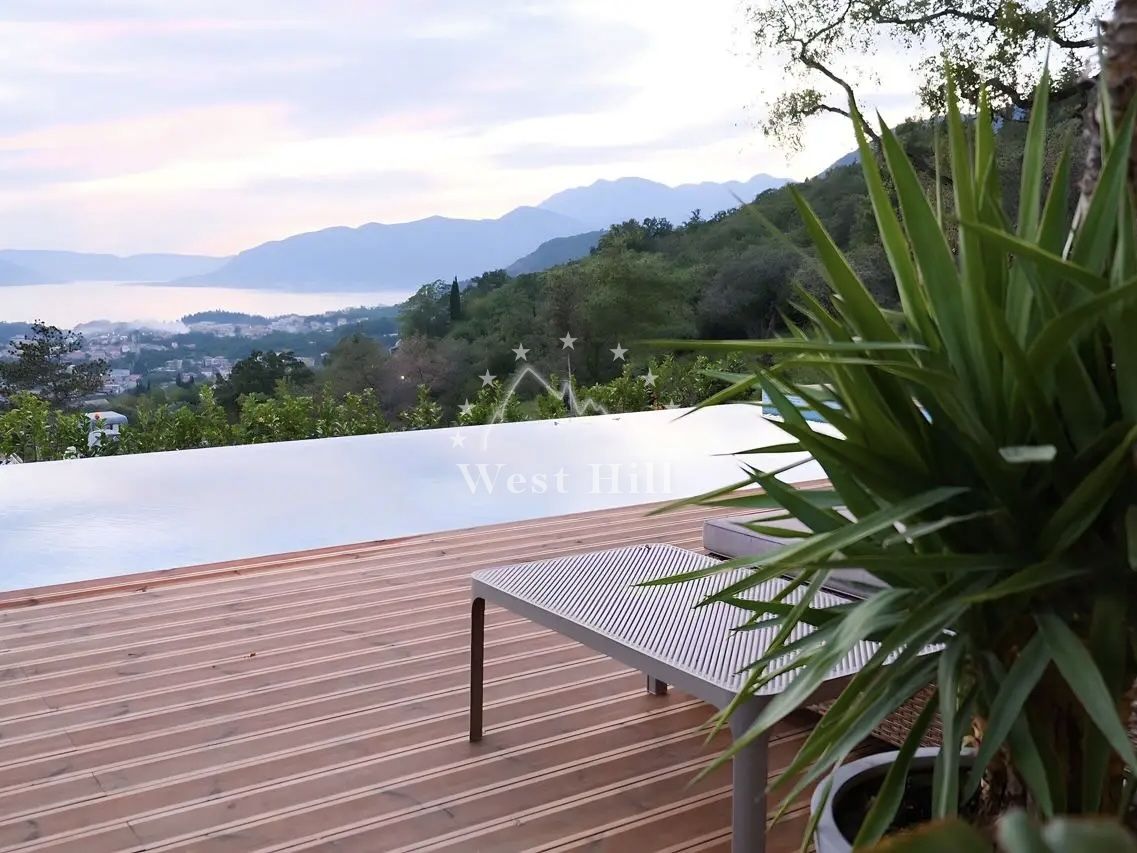 Haus in Tivat, Montenegro, 110 m² - Foto 1