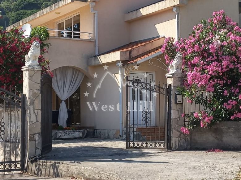 Haus in Budva, Montenegro, 184 m² - Foto 1