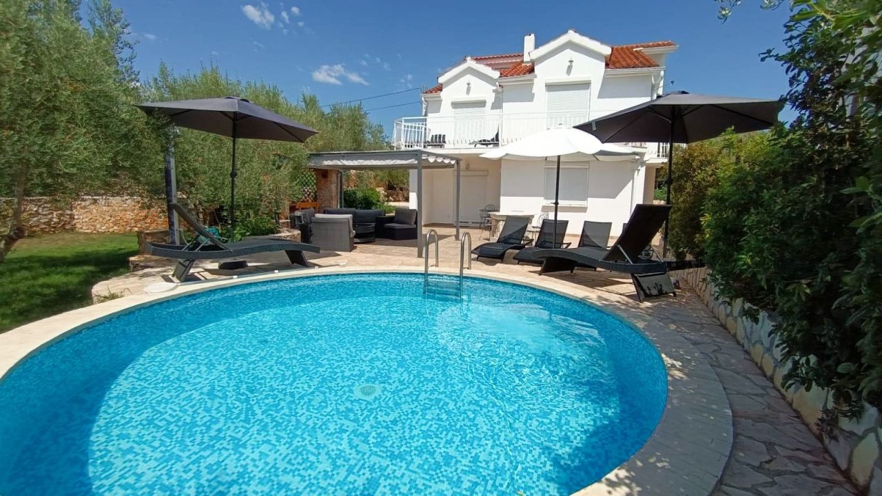 Villa Brzac, Croatie, 200 m² - image 1
