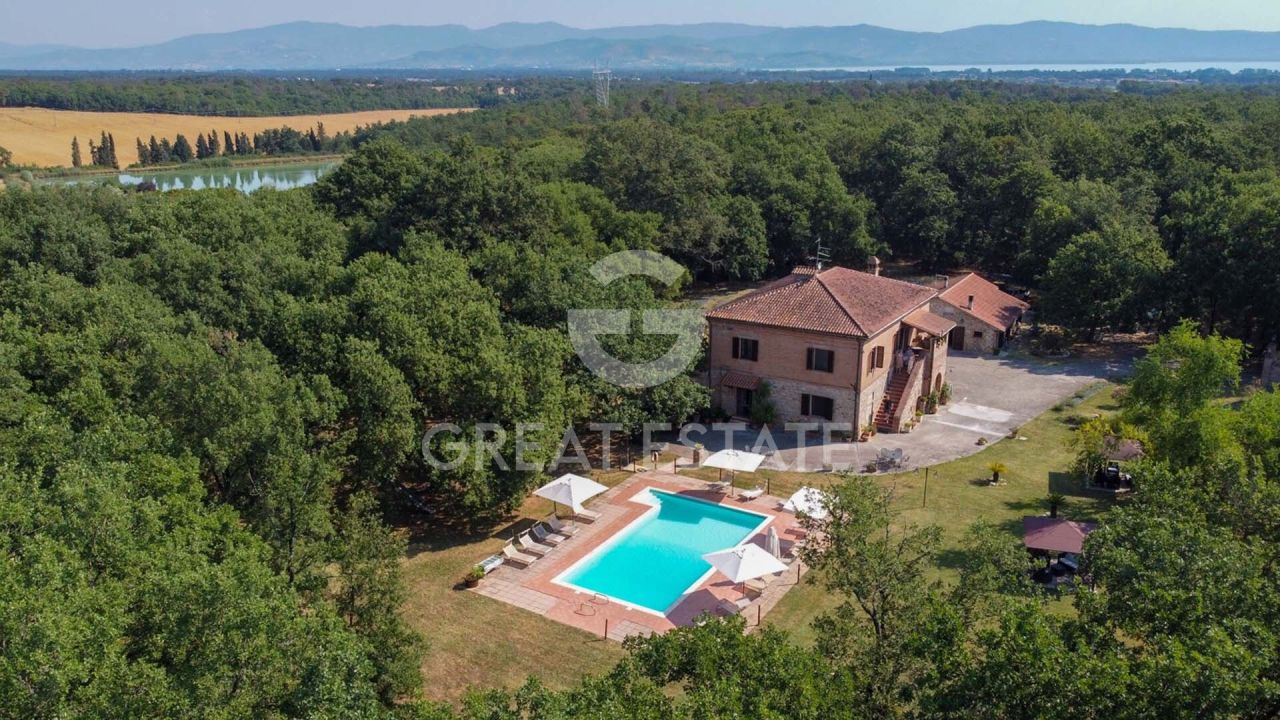 House in Castiglione del Lago, Italy, 544 m² - picture 1