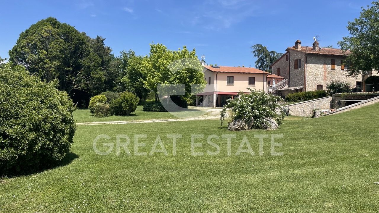 House in Corciano, Italy, 787.4 m² - picture 2