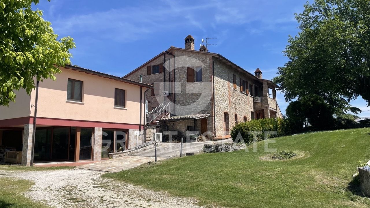 House in Corciano, Italy, 787.4 m² - picture 4