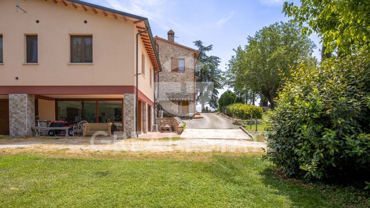 House in Corciano, Italy, 787.4 m² - picture 6