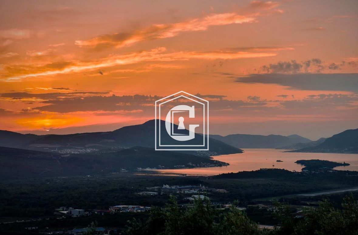 Terreno a Tivat, Montenegro, 1 035 m2 - foto 4