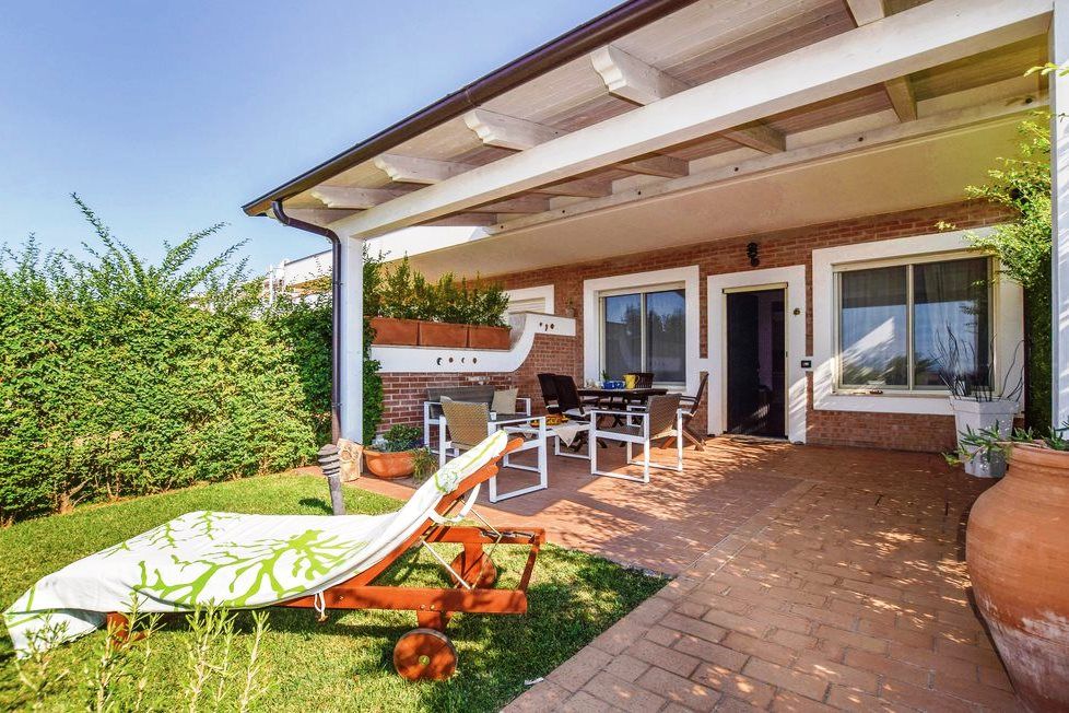 Villa en Staletti, Italia, 99 m² - imagen 1