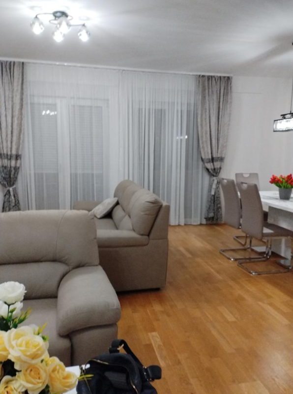 Piso Lazi, Montenegro, 90 m² - imagen 1