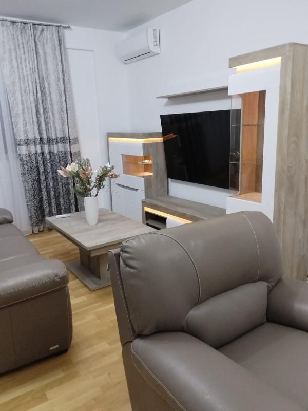 Piso Lazi, Montenegro, 90 m² - imagen 1