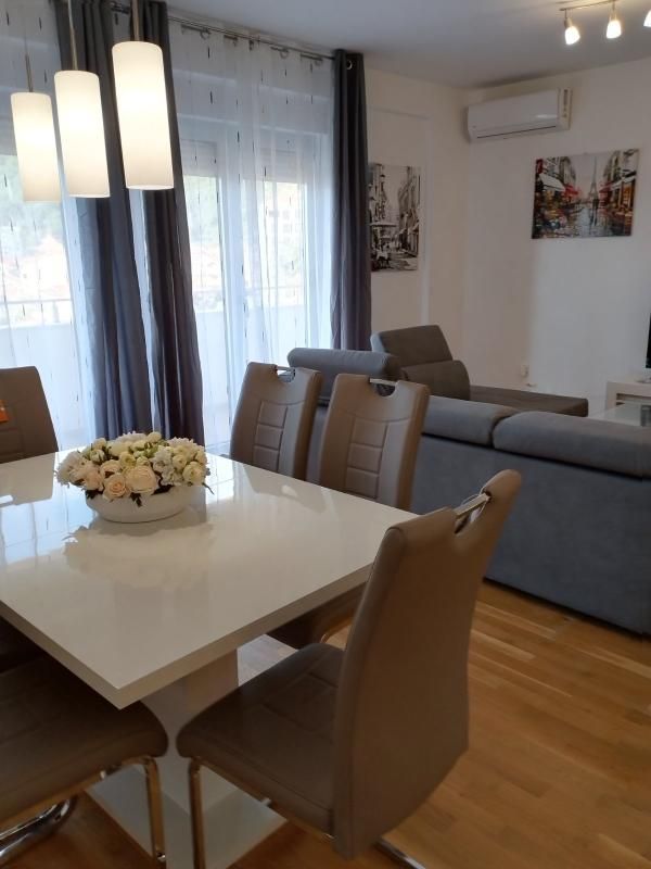 Piso Lazi, Montenegro, 65 m² - imagen 1