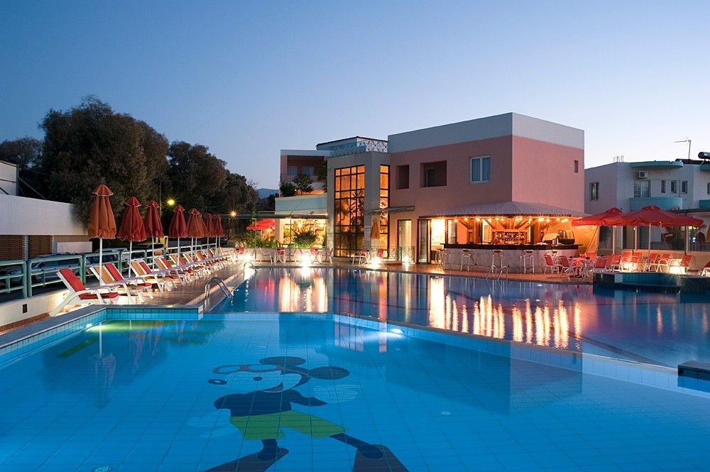 Hotel en Prefectura de Chania, Grecia, 4 728 m² - imagen 1