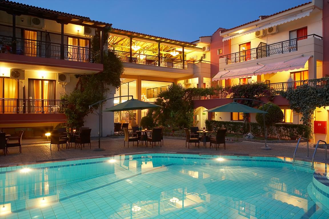 Hôtel en Chalcidique, Grèce, 1 680 m² - image 1