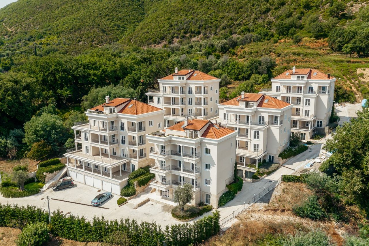 Apartamento en Herceg-Novi, Montenegro, 134 m² - imagen 1
