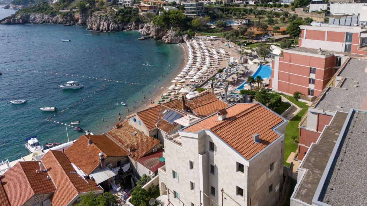Hotel in Przno, Montenegro, 358 m² - picture 1