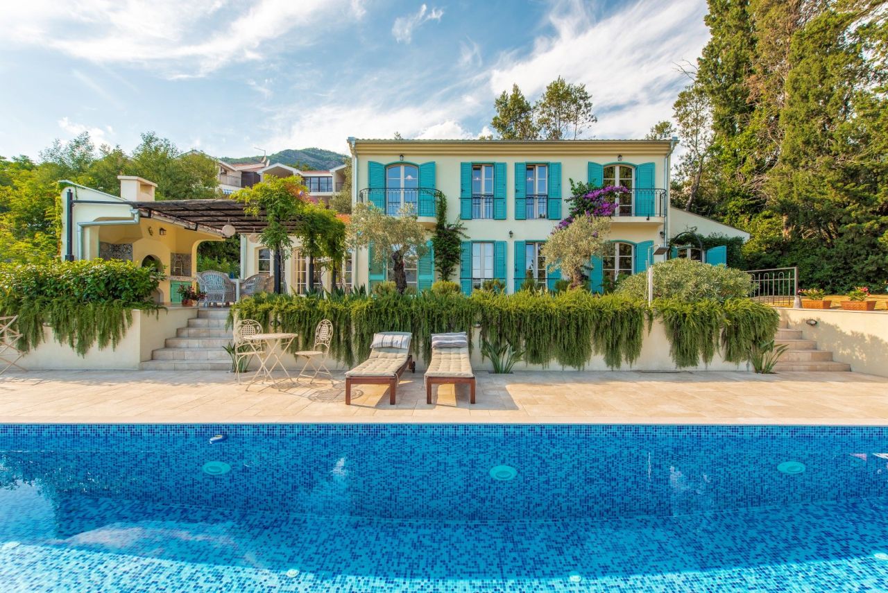 Villa in Baosici, Montenegro, 198 m² - picture 1