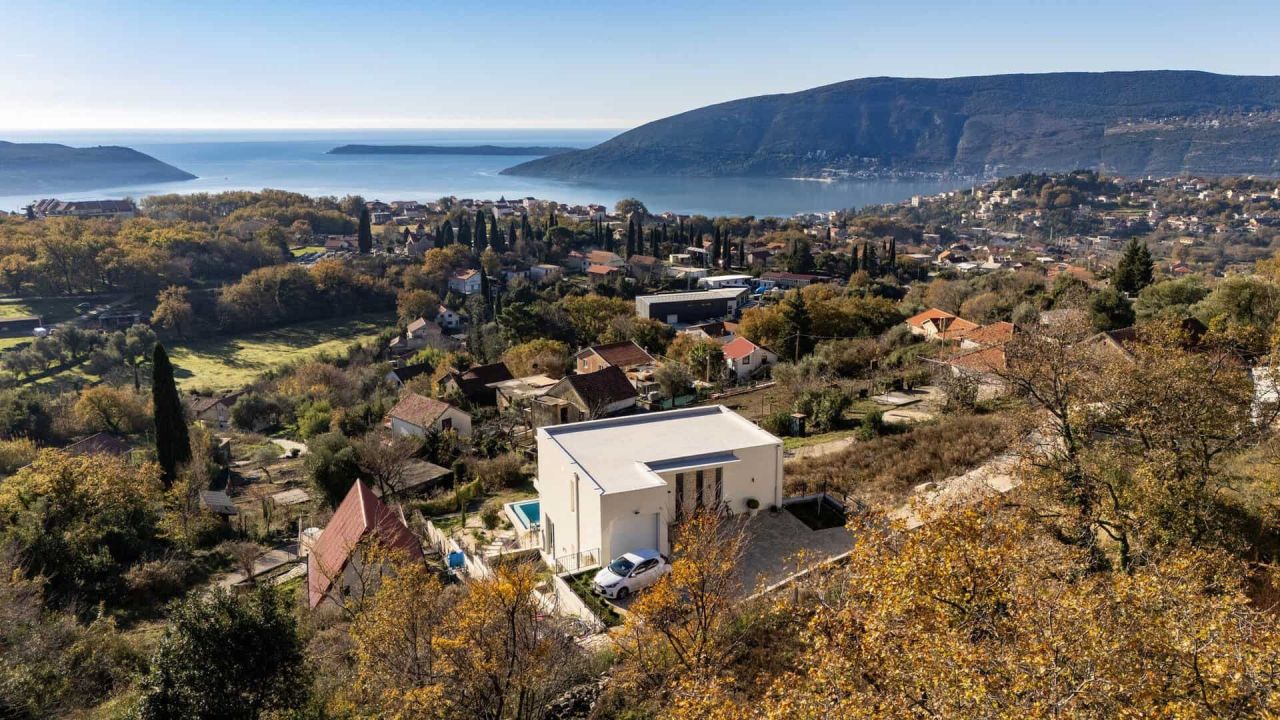 Villa in Herceg-Novi, Montenegro, 298 m² - picture 1