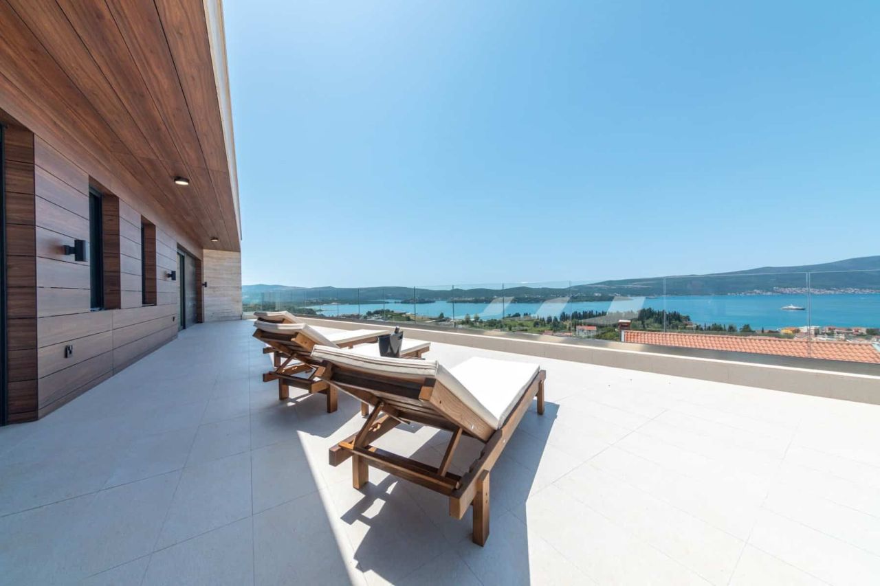 Villa in Tivat, Montenegro, 311 m² - picture 1