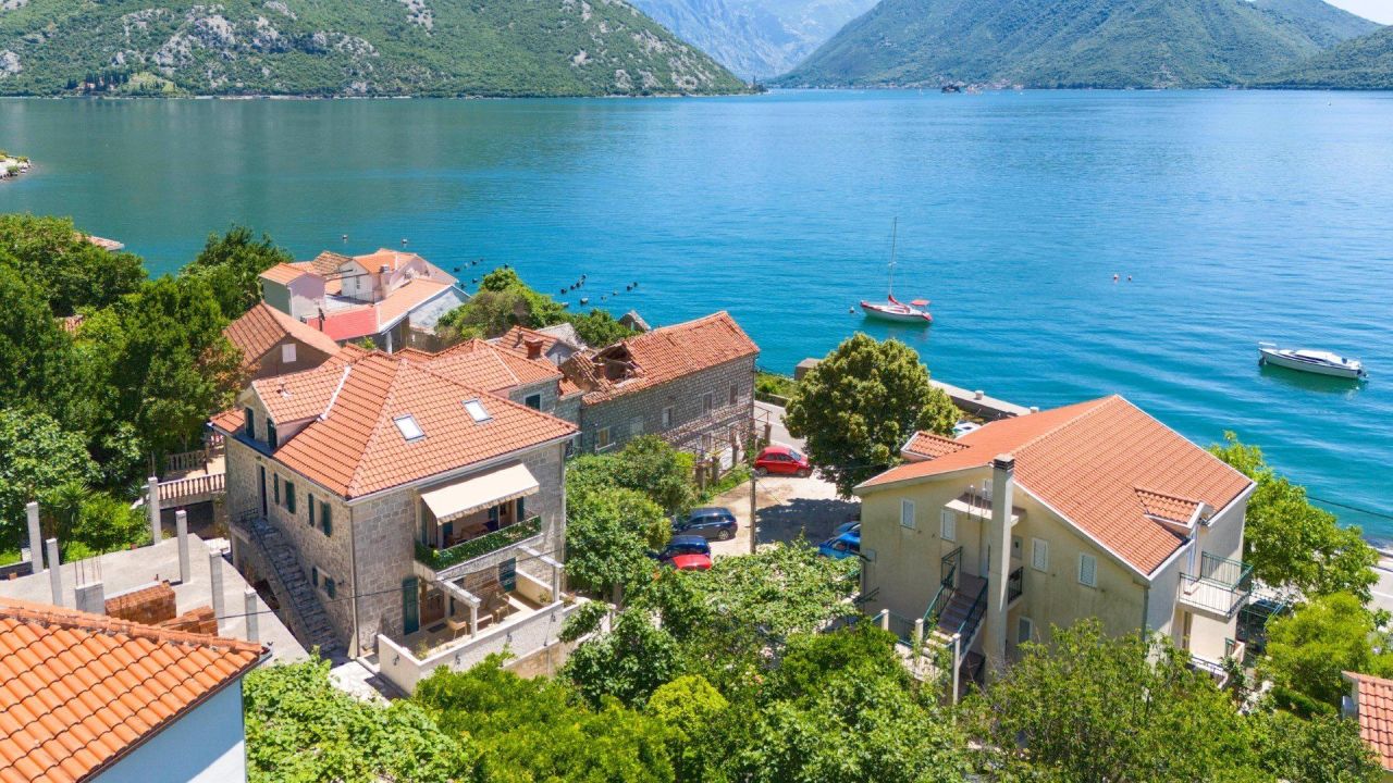 Appartement à Kotor, Monténégro, 112 m² - image 1