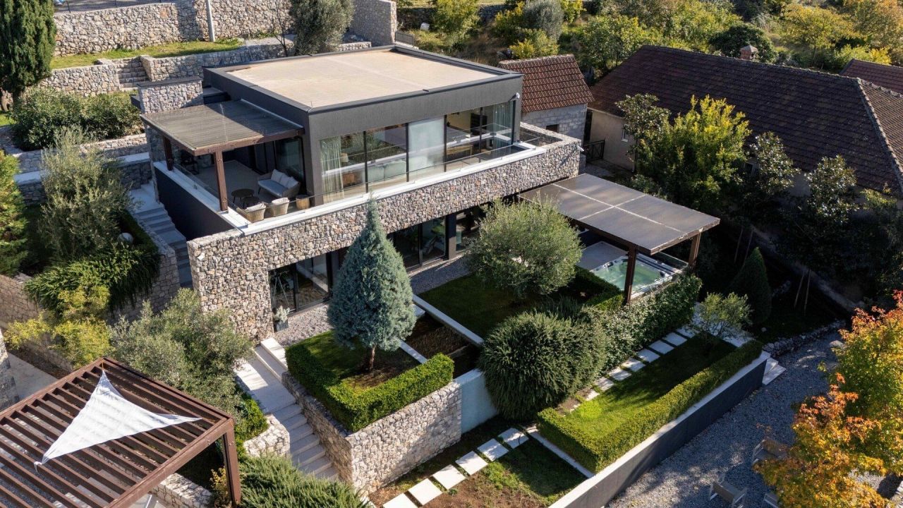 Villa à Podgorica, Monténégro, 162 m² - image 1