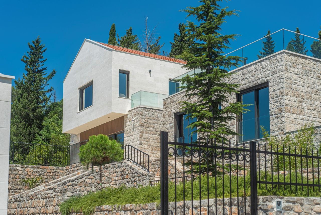Villa in Tivat, Montenegro, 558 m² - Foto 1