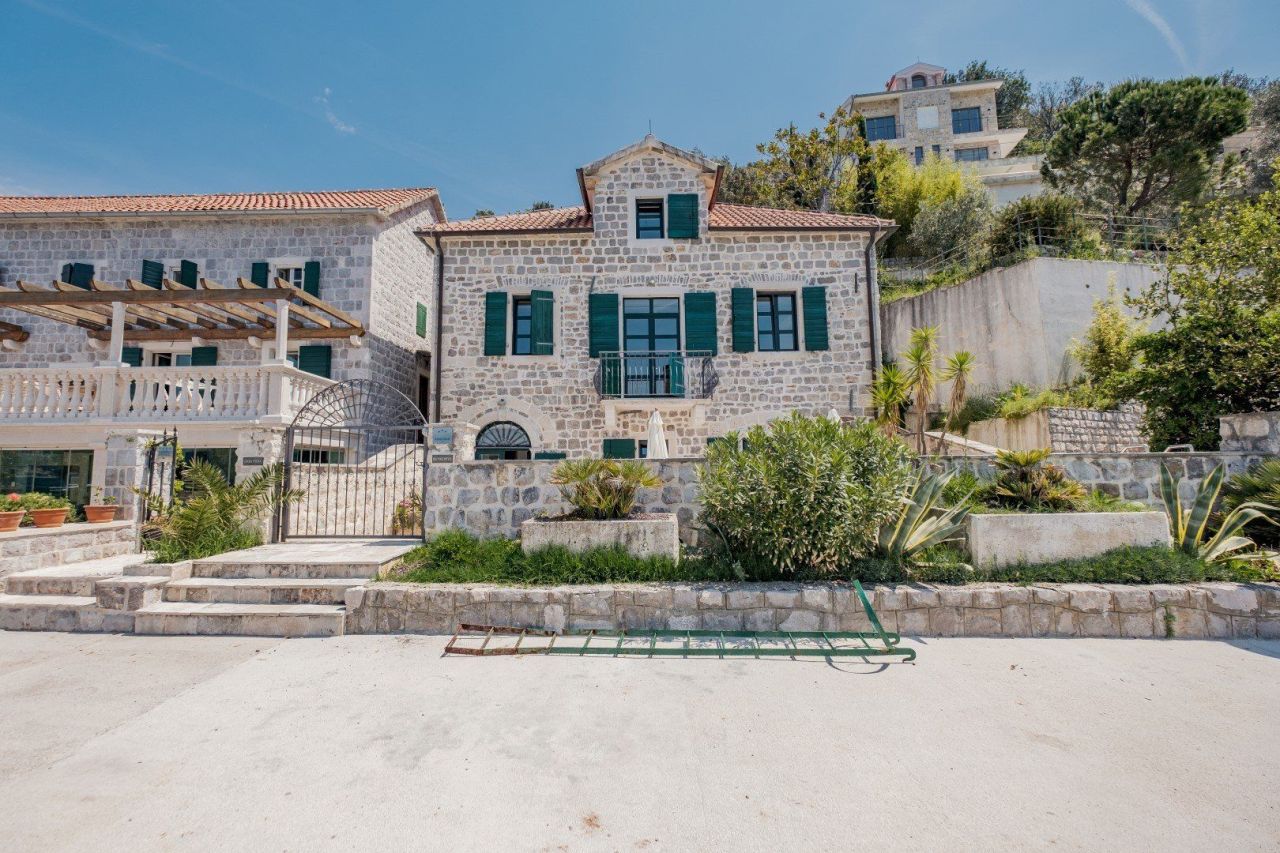 Villa in Rose, Montenegro, 220 m² - Foto 1