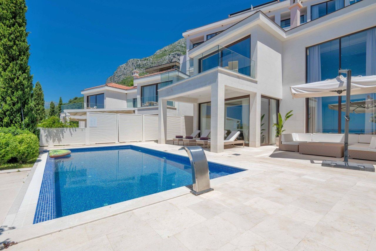 Villa en Budva, Montenegro, 279 m² - imagen 1