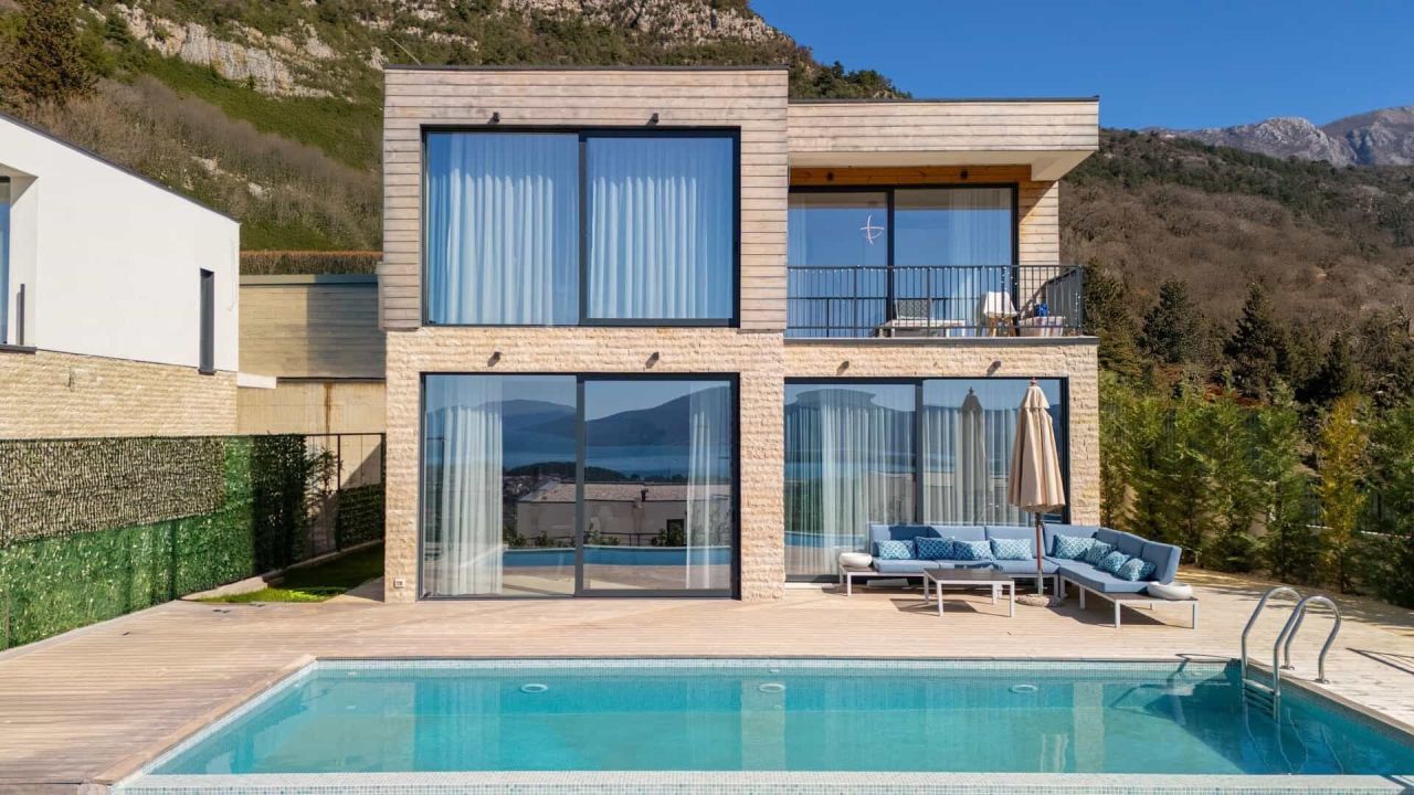 Villa in Kavac, Montenegro, 180 m² - picture 1