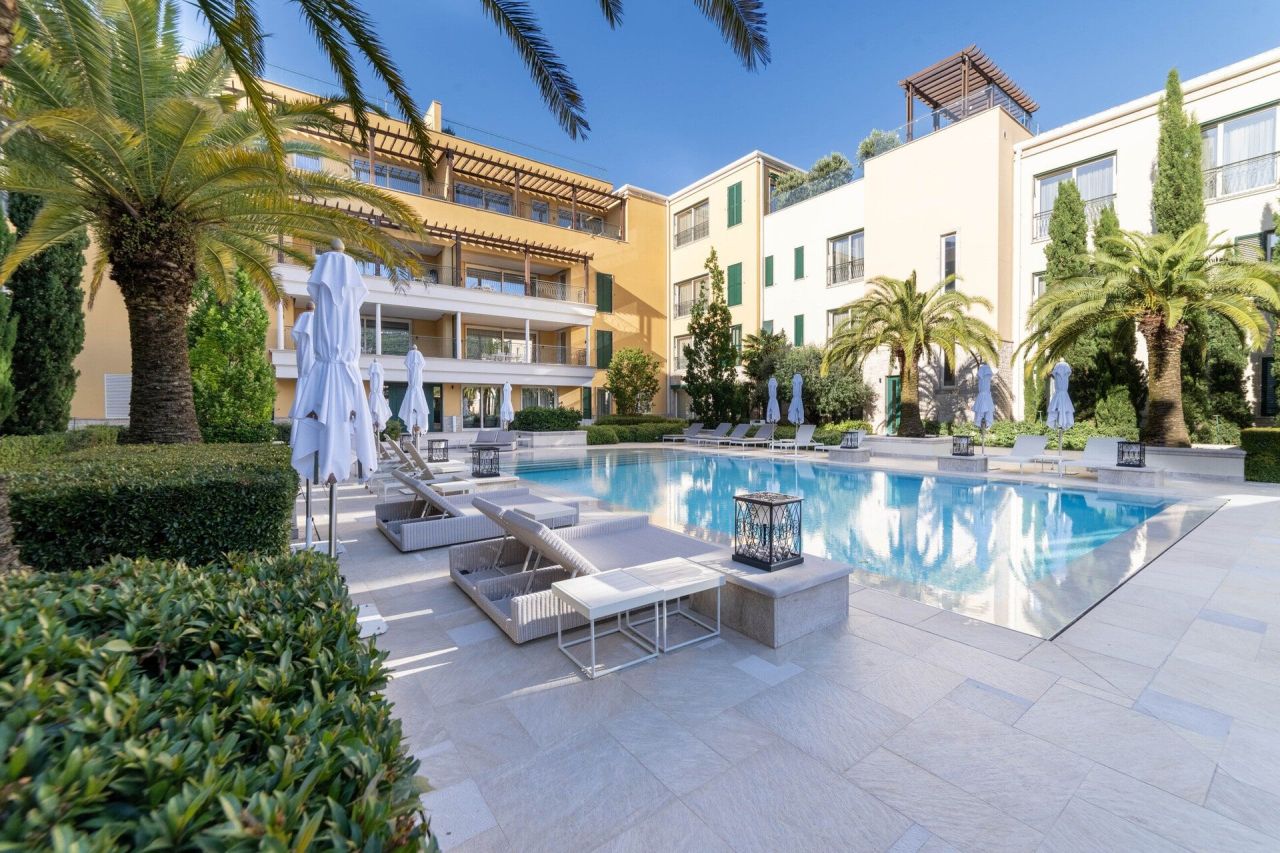 Apartamento en Herceg-Novi, Montenegro, 88 m² - imagen 1