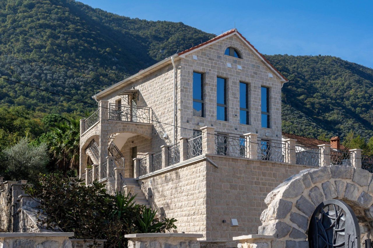 Hôtel à Stoliv, Monténégro, 731 m² - image 1