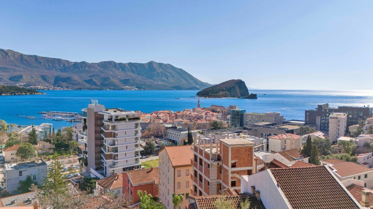 Apartamento en Budva, Montenegro, 125 m² - imagen 1