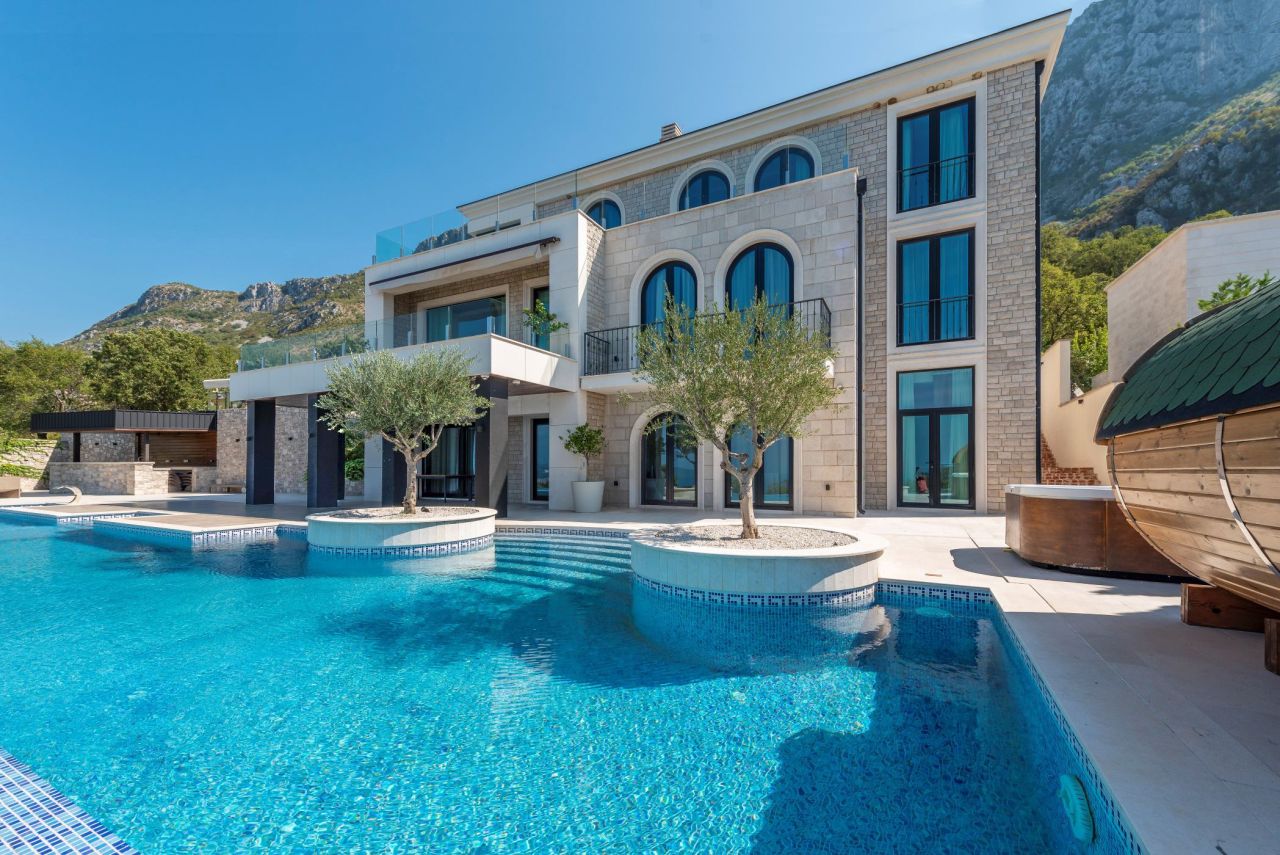 Villa in Blizikuce, Montenegro, 496 m² - picture 1