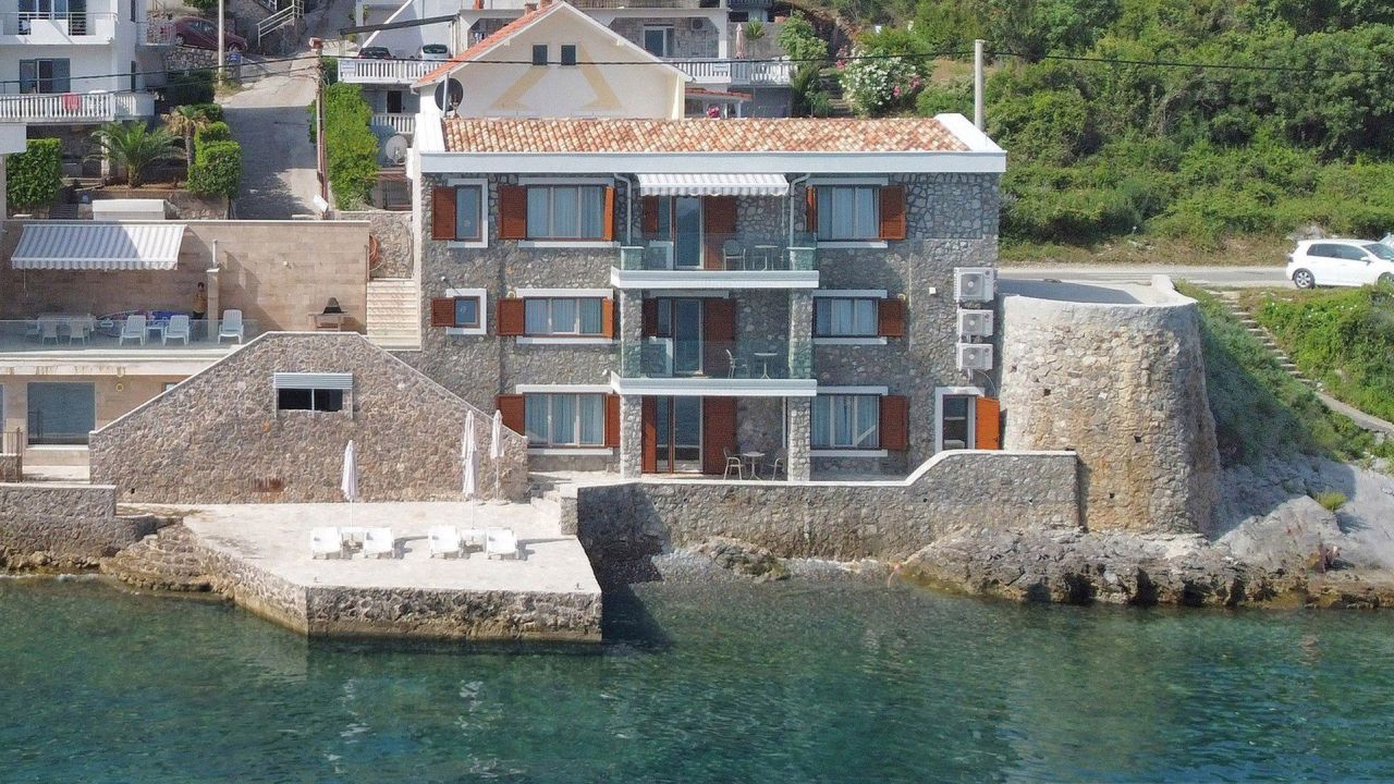 Haus in Krasici, Montenegro, 314 m² - Foto 1