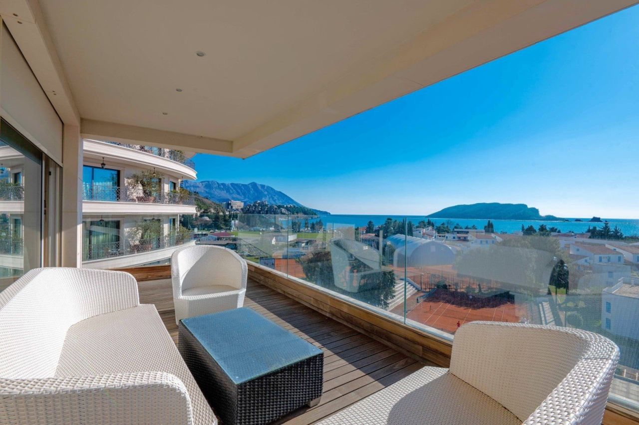 Apartment in Budva, Montenegro, 177 m² - picture 1