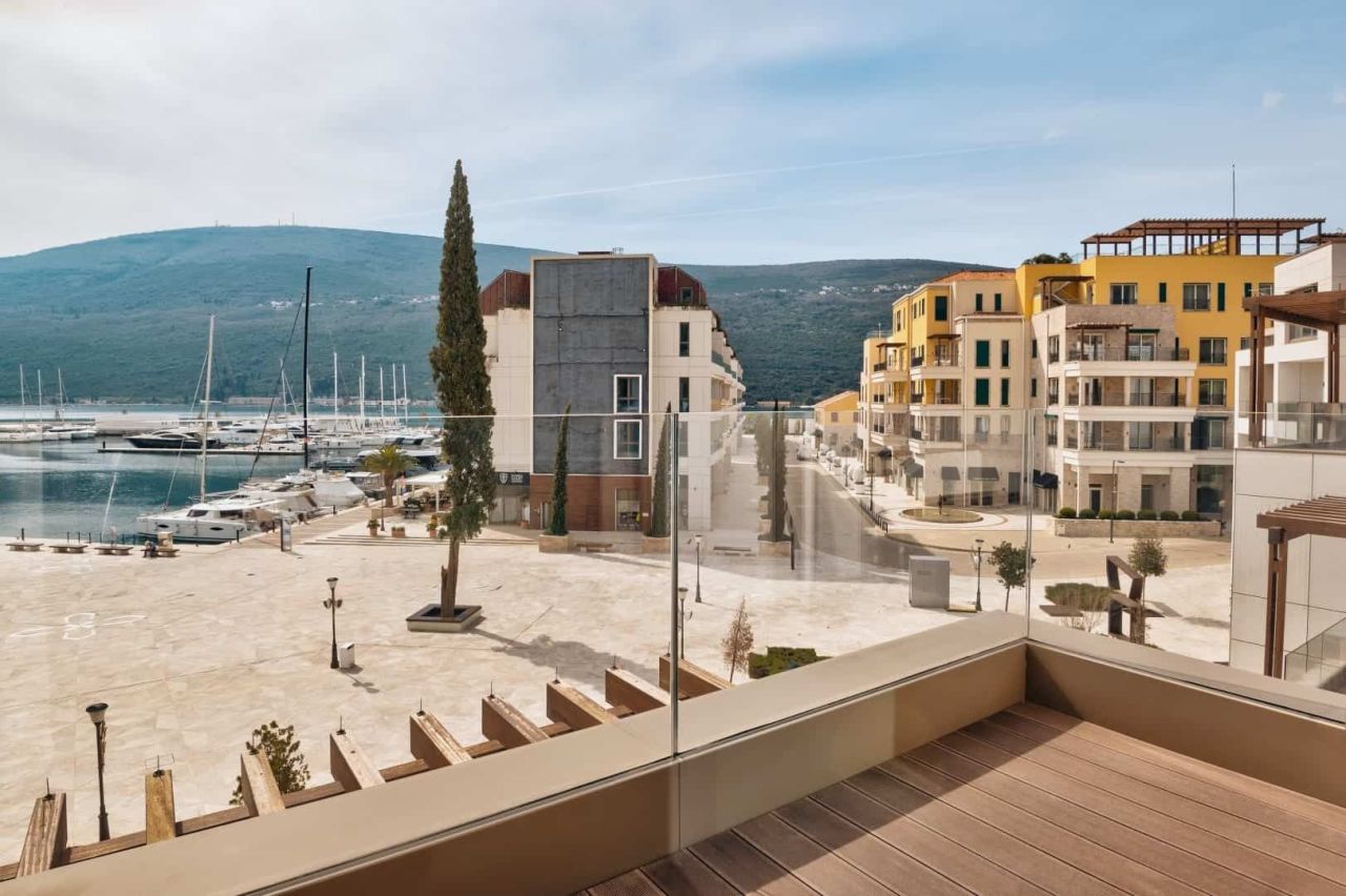Appartement à Herceg-Novi, Monténégro, 156 m² - image 1