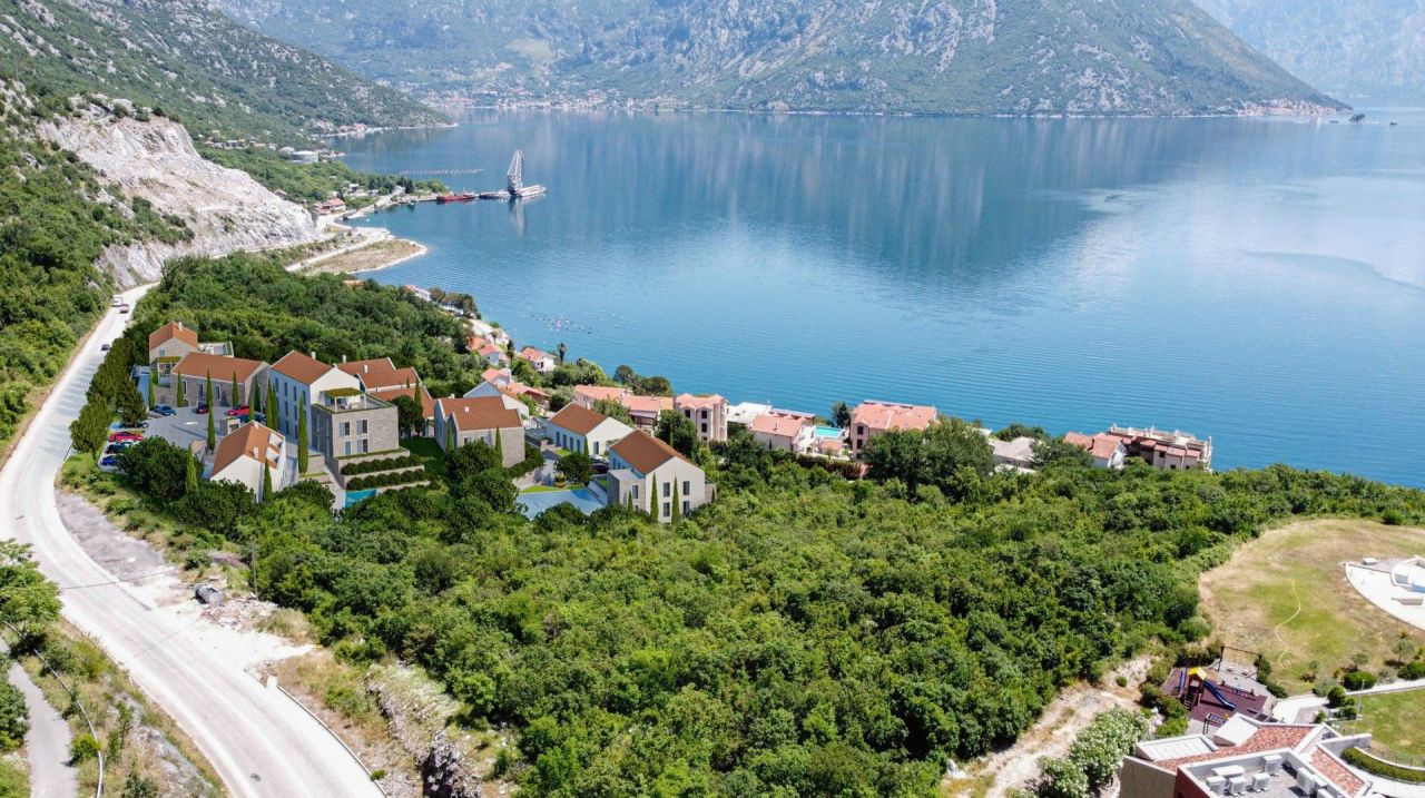 Terreno en Morinj, Montenegro, 31 287 m² - imagen 1